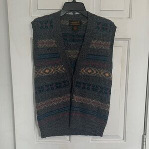 Eddie Bauer women’s sweater vest size medium